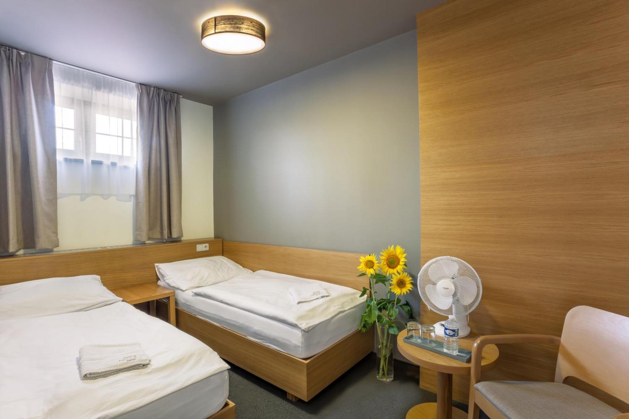 Hotel Lidovy Dum 브제네츠 외부 사진