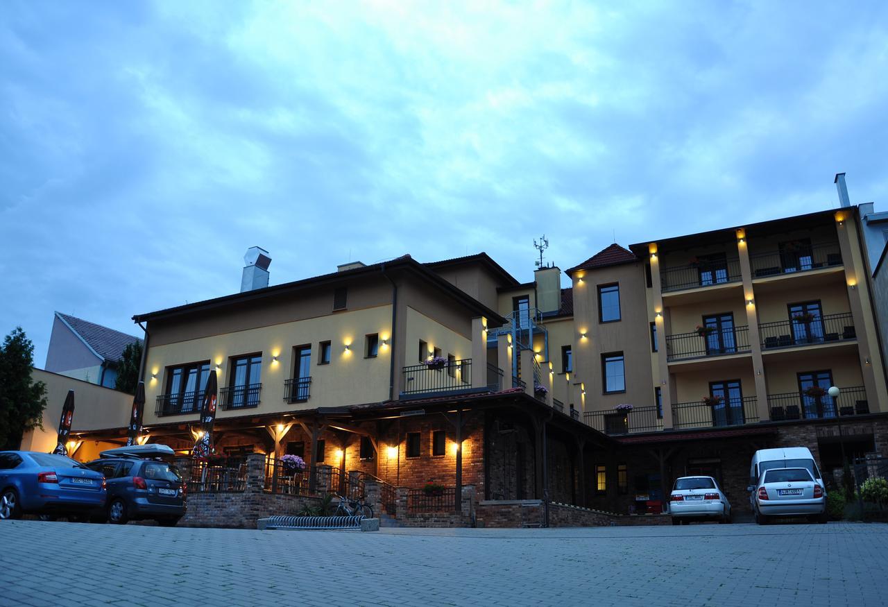 Hotel Lidovy Dum 브제네츠 외부 사진