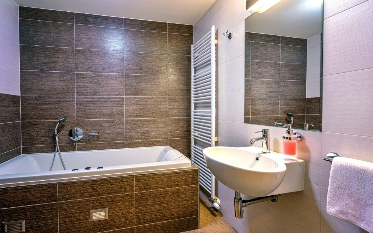 Hotel Lidovy Dum 브제네츠 외부 사진